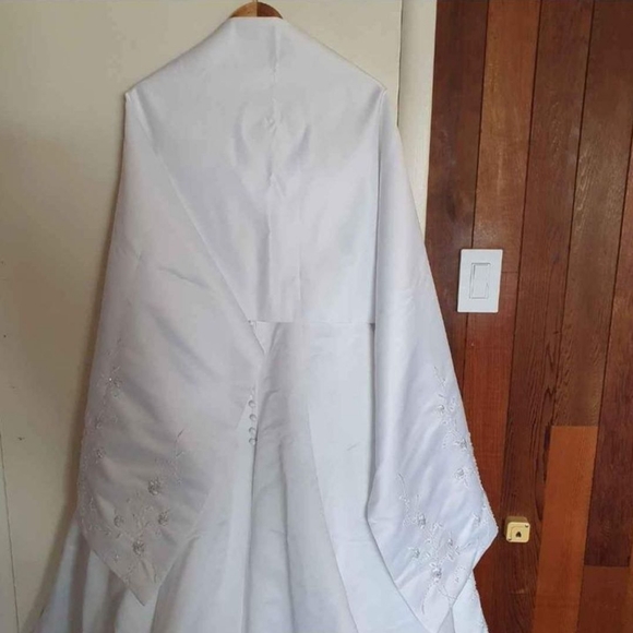 Size 10 wedding dress with matching shawl Ginza Collection - Picture 6 of 9